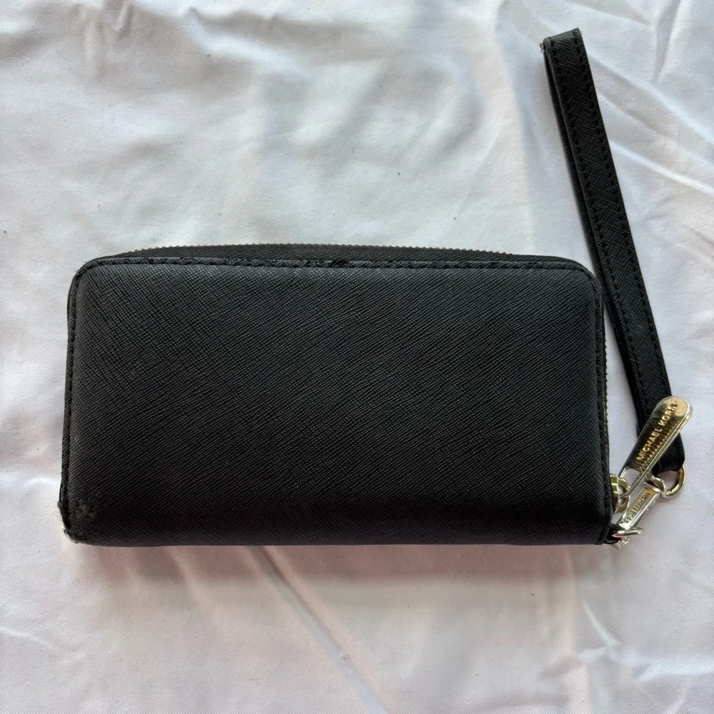 Michael Kors Black Wristlet‎ Wallet - Picture 4 of 9